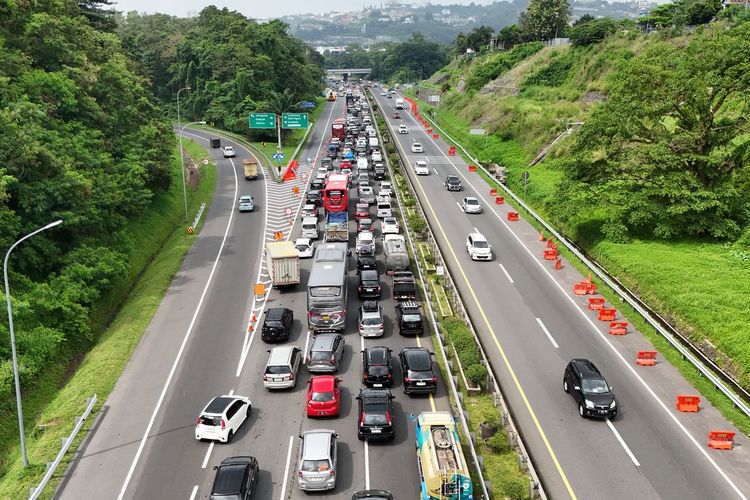 lalu lintas, Jawa Tengah, jalan, one way, kemacetan, Kemacetan, Lalu lintas, kepadatan, Libur akhir tahun, Nataru, Strategi Cegah Kemacetan Nataru 2025/2026 di Jawa Tengah