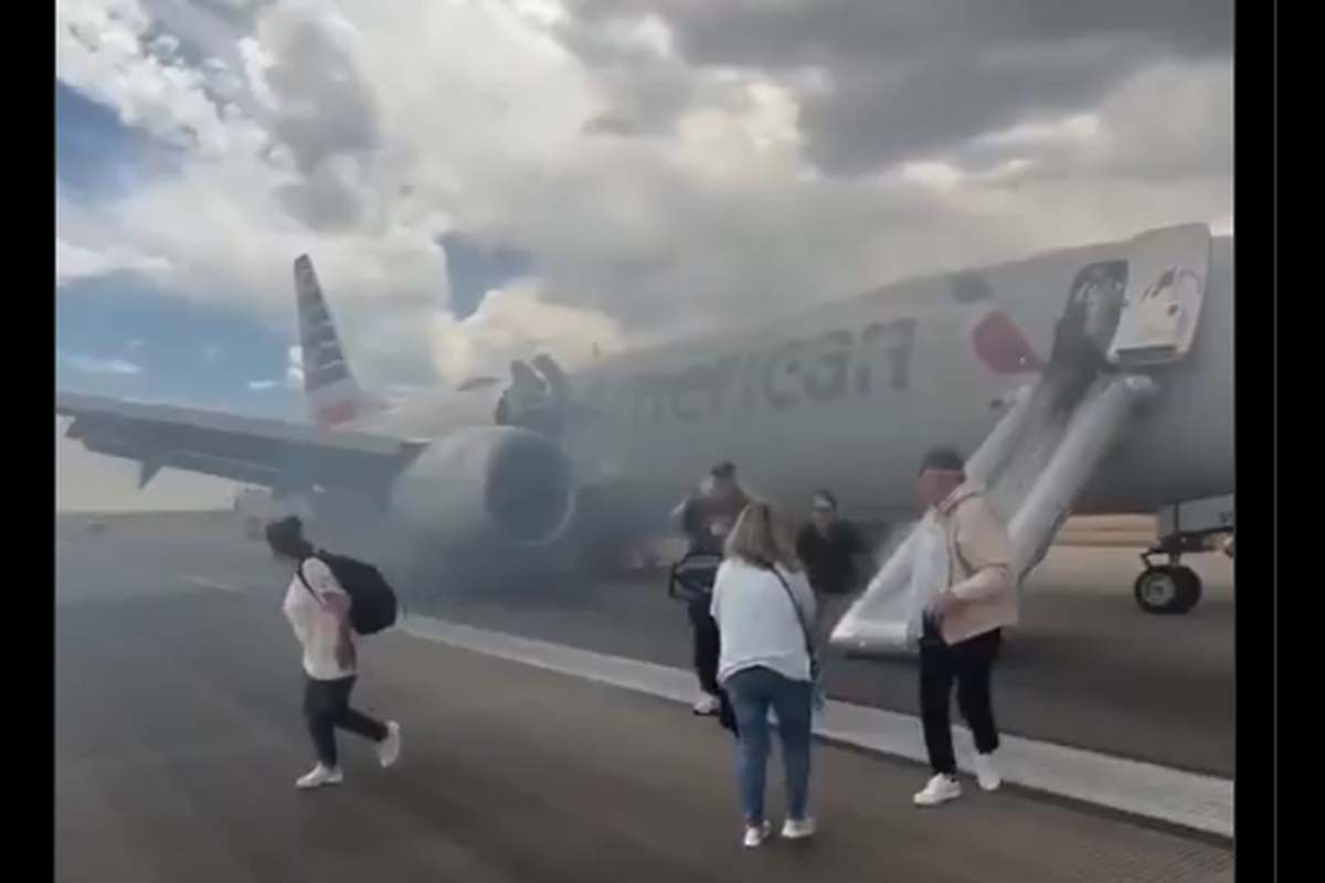 Amerika Serikat, Pesawat American Airlines, pesawat American Airlines, pesawat american airlines terbakar, Sebab Pesawat American Airlines terbakar, Sebab Pesawat American Airlines Terbakar, Roda Pendaratan Gagal Fungsi