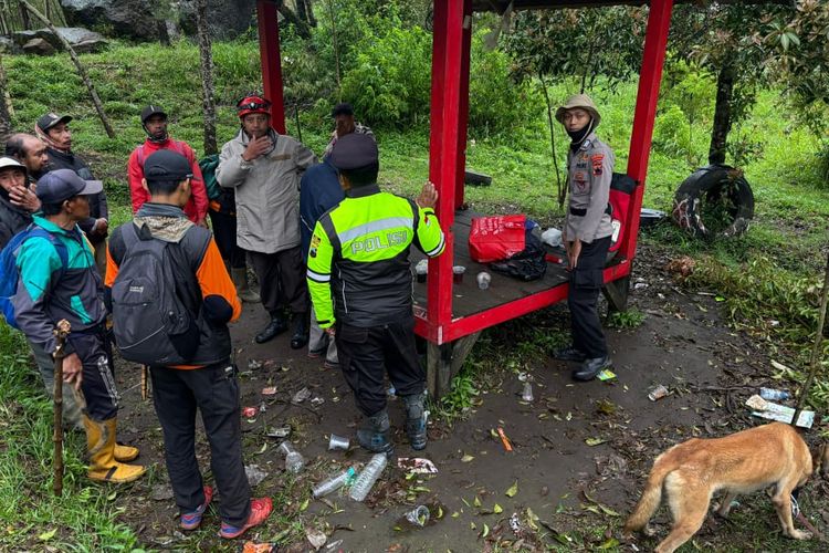 Bukit Mongkrang, Karanganyar, 7 Fakta Pendaki Hilang di Bukit Mongkrang Karanganyar, Tim SAR Kerahkan Drone hingga Anjing Pelacak, 1. Kronologi Terpisah dari Rombongan, 2. Pengerahan 200 Relawan dan 6 SRU, 3. Penggunaan Teknologi Drone dan Pelacakan IMEI, 4. Unit K9 Anjing Pelacak Diterjunkan, 5. Kendala Cuaca Ekstrem dan Kabut Tebal, 6. Perluasan Radius Pencarian hingga 600 Meter, 7. Sosok Yasid: Lulusan Tekstil yang Sedang Menunggu Panggilan Kerja