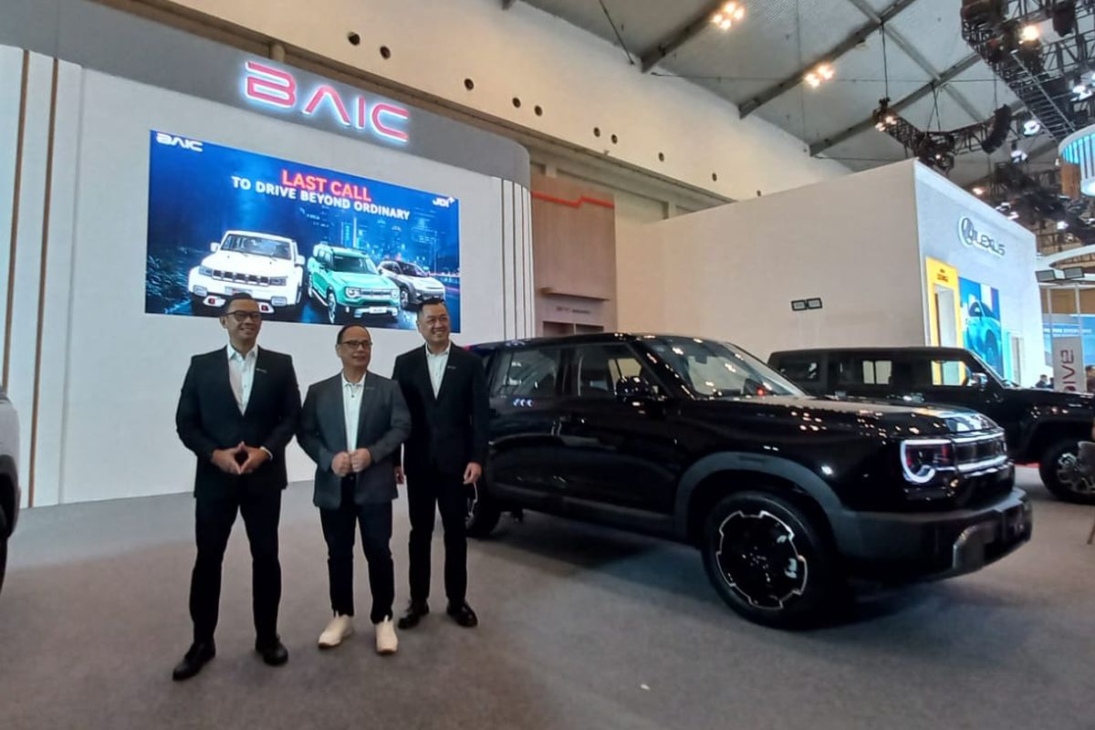 pameran otomotif, BAIC, BJ30 Hybrid, BAIC Indonesia, SUV hybrid, SUV Hybrid, BAIC Luncurkan BJ30 Hybrid FWD di GJAW 2025, Harganya Spesial
