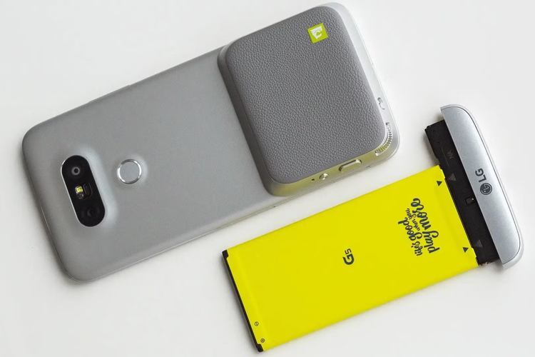 LG G5, Moto Z, Bukan Sekadar Casing, 5 HP Android Ini Punya Aksesori Inovatif, LG G5 (2016), Moto Z (2016), Samsung Galaxy Note (2011), CMF Phone (1) (2024), Palm (2018)