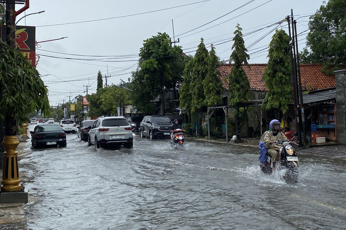 MG Motor Indonesia, MG 4 EV, MG ZS EV, mobil listrik, genangan air, banjir, Batas Aman Mobil Listrik Melewati Genangan Air