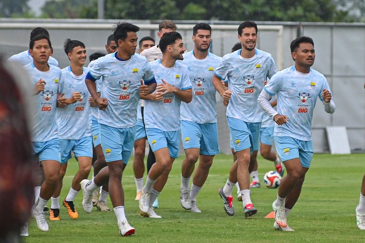 Dewa United, Persib, Bojan Hodak, Dewa United Vs Persib Tanpa Penonton, Ini Dampak ke Pemain Maung
