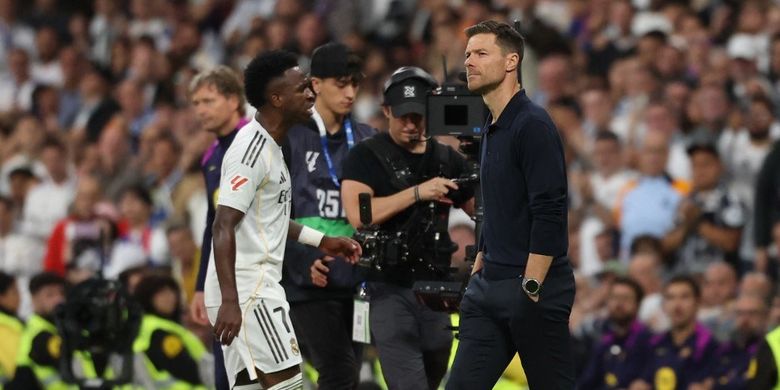 Real Madrid, Vinicius Junior, LaLiga, Bernabeu, Real Betis, Liga Spanyol, Liga Spanyol 2025-2026, Xabi Alonso, Dapat Ejekan Lagi di Bernabeu, Vinicius Dibela Xabi Alonso dan Valverde