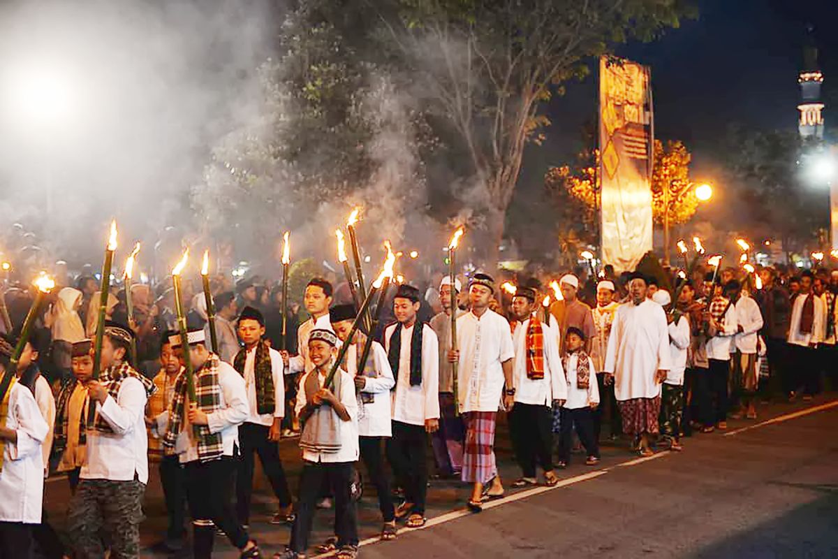 Kapan Malam Takbiran 2026? Ini Jadwal Versi Muhammadiyah, NU, dan Pemerintah, Kapan malam takbiran versi Muhammadiyah?, Bagaimana jadwal malam takbiran versi pemerintah dan NU?, Mengapa bisa terjadi perbedaan malam takbiran?, Apa makna malam takbiran bagi umat Islam?