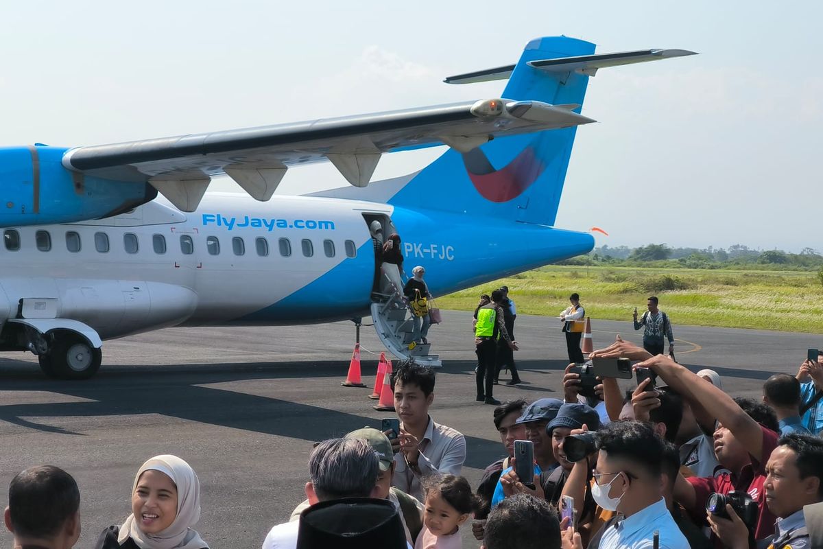 Jawa Timur, jember, evaluasi, Fly Jaya, jember-jakarta, Penerbangan Fly Jaya Rute Jember-Jakarta Dihentikan Sementara untuk Evaluasi, Hasil Positif dari Layanan Penerbangan, Rencana Melanjutkan Penerbangan Secara Permanen, Komitmen untuk Meningkatkan Akses Transportasi Udara, Penerbangan Perdana Fly Jaya Rute Jember-Jakarta, Fly Jaya Melihat Potensi Ekonomi Jember