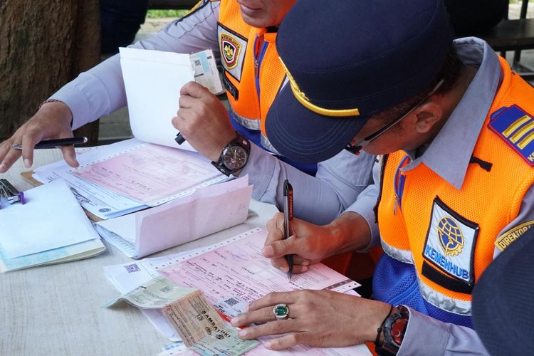 Kemenhub, kecelakaan lalu lintas, Yesus Kristus, STNK, 21 Bus Langgar Aturan, dari Dokumen Palsu hingga Tak Laik Jalan