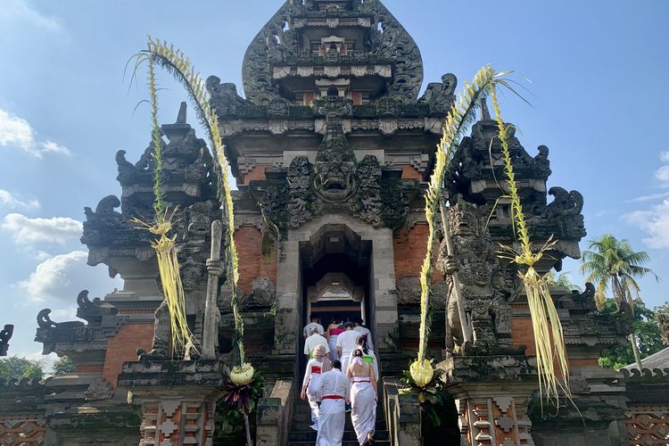 Melukat di TMII, BERITA FOTO: Ritual Melukat Bali di Taman Mini Indonesia Indah Jakarta
