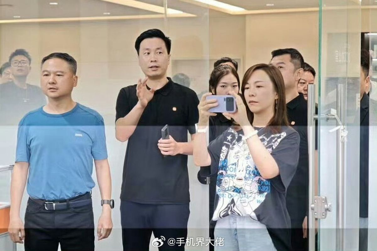 Xiaomi, Xiaomi 16 Series, Xiaomi 16 Pro Max, Tampang Xiaomi 16 Pro Max Tertangkap Kamera, Punya Modul yang Tidak Biasa?