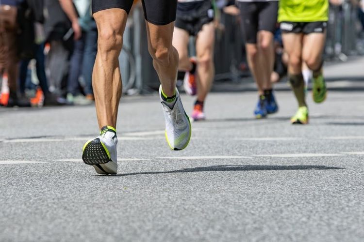 atlet lari, persiapan lomba lari, latihan lari, pace lari, atlet triathlon, jingga salimul aqidah, daniel simanjuntak pelari, abc drills, persiapan race, persiapan sebelum race, persiapan sebelum lomba lari, pemanasan lari, 5 Persiapan Sebelum Lomba Lari agar Tidak Cedera Menurut Atlet, 1. Jaga kesehatan tubuh, 2. Jangan lupakan pemanasan, 3. Latihan intens, 4. Pakai pelatih, 5. Pakai pace saat latihan