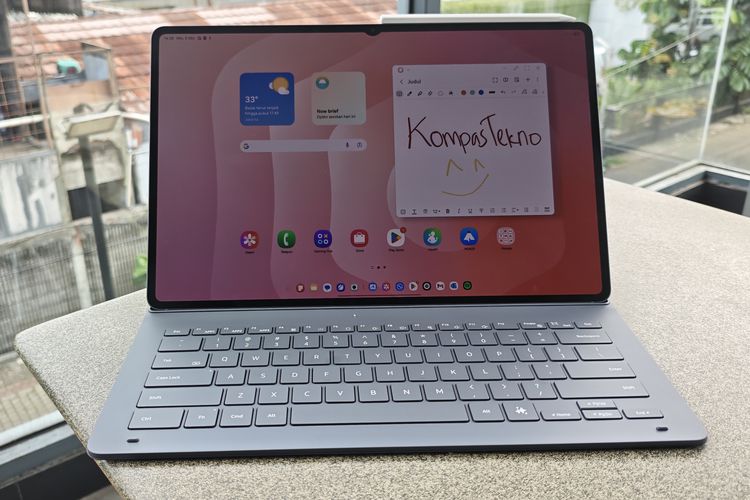 Samsung, hands on, unboxing, Samsung Galaxy Tab S11 Ultra, Menjajal Samsung Galaxy Tab S11 Ultra, Tablet Tipis dengan Layar Laptop Gaming, Kotak kemasan dan aksesori, Bodi tablet tipis dan ringan, Layar besar seperti laptop, Kamera jernih, support ultrawide, Fitur Galaxy AI bantu produktivitas, Stylus S Pen super ringan, Book cover keyboard bikin "aman"