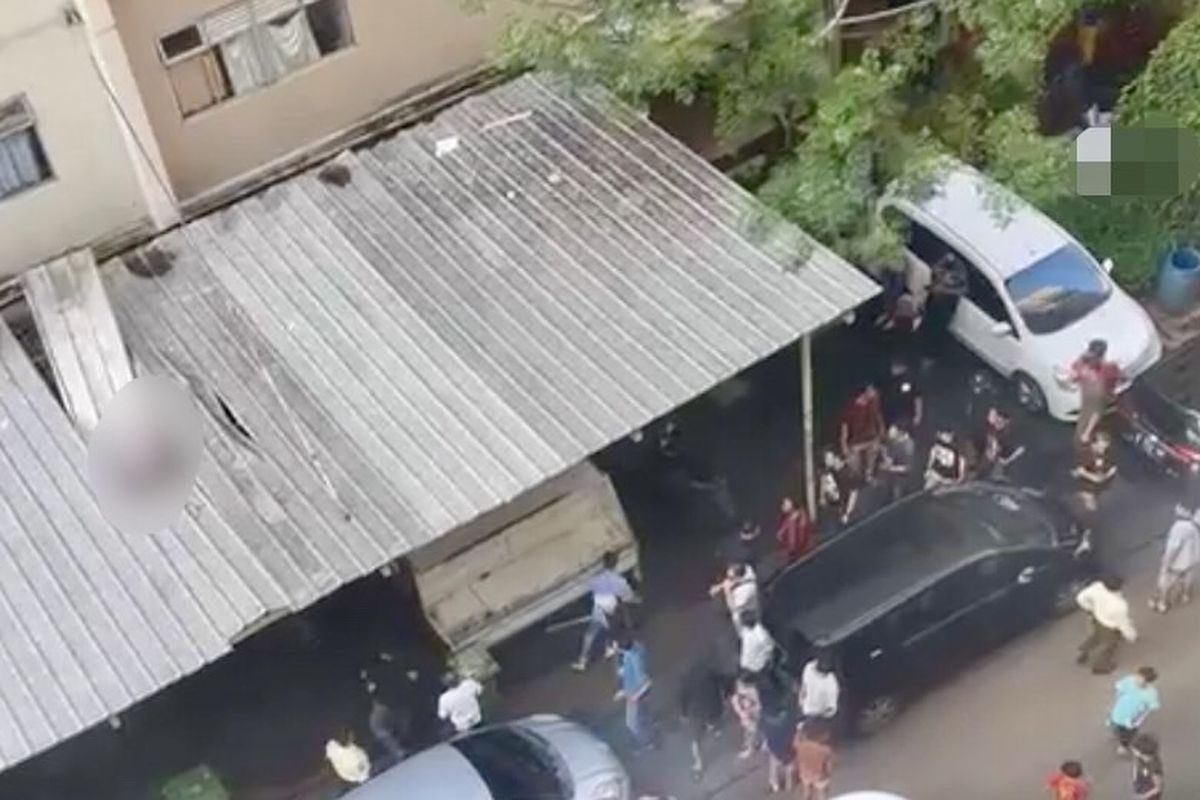 Apartemen Kalibata City, ODGJ, Afganistan, wanita lompat dari apartemen, Kronologi Wanita Melompat dari Lantai 19 Apartemen Kalibata City, Panik Ada WNA ODGJ Masuk Kamar, Kronologi Wanita Lompat dari Lantai 19 Apartemen Kalibata City, Kondisi Korban Sadar, Namun Alami Patah Kaki, Identitas ODGJ, WNA Asal Afganistan, Polisi: Kakak Sudah Tanggung Jawab