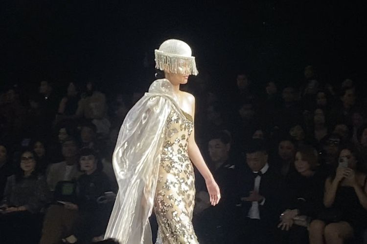 Eddy Betty, fashion show, Luminescence, Fashion show, Fashion Show, luminescence, eddy betty luminescence, luminescence eddy betty, eddy betty fashion show, makna luminesccence, fashion show eddy betty, Eddy Betty Gelar Fashion Show “Luminescence”, Comeback Setelah 7 Tahun