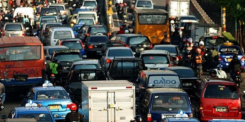 Infrastruktur Jalan, pengaturan lalu lintas, Kemacetan Jakarta, Pertumbuhan Kendaraan, Kemacetan Jakarta Tak Kunjung Reda, Ini Penyebabnya, Kemacetan Jakarta: Pertumbuhan Kendaraan dan Permasalahan Lalu Lintas, Pertumbuhan Kendaraan Menjadi Faktor Utama Kemacetan, Keterbatasan Infrastruktur Jalan dan Pengaturannya, Kemacetan Jakarta yang Tak Kunjung Membaik, Upaya Pemprov DKI Jakarta untuk Mengatasi Kemacetan
