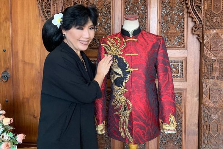 PT KAI, Anne Avantie, Kereta Api Indonesia, batik parang, batik truntum, desainer anna avantie, seragam KAI, seragam cinta indonesia, batik sawunggaling, 5 Fakta Menarik Seragam KAI Rancangan Anne Avantie, Namanya Cinta Indonesia, 1. Waktu dan tempat peluncuran, 2. Makna motif batik, 3. Desain seragam Cinta Indonesia, 4. Alasan kolaborasi dengan KAI, 5. Cerita personal di balik seragam Cinta Indonesia