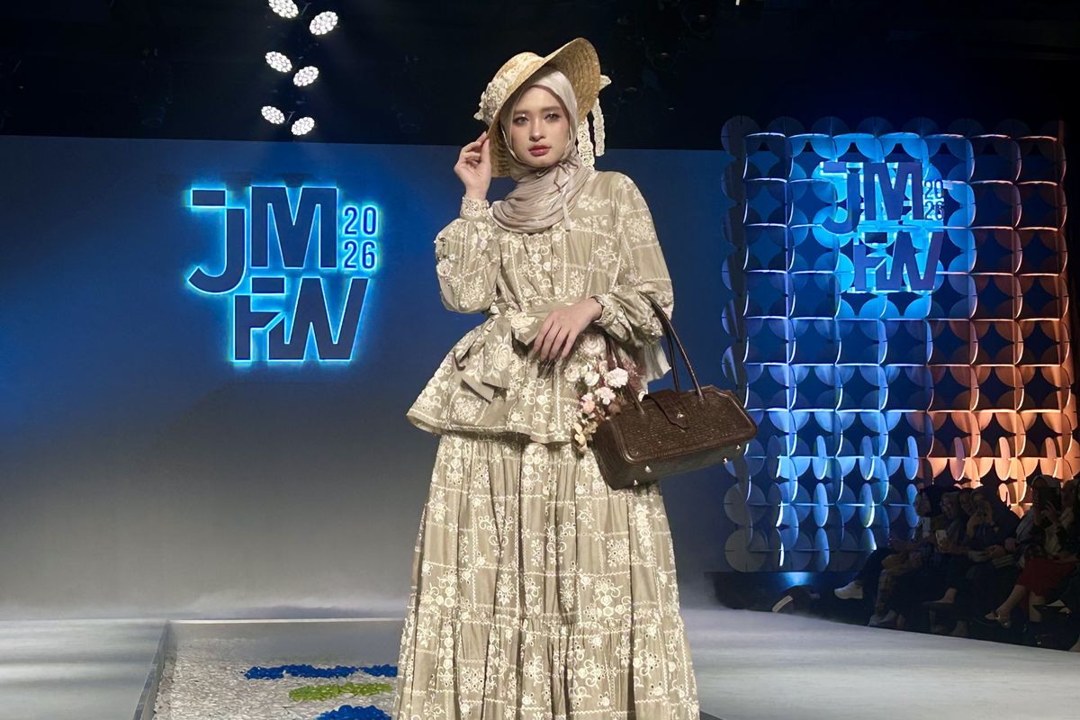Ayu Dyah Andari, Inara Rusli, jfw 2026, penampilan Inara Rusli, Inara Rusli di Jakarta Modest Fashion Week 2026, outfit inara rusli, busana inara rusli, jakarta modest fashion week 2025, Outfit Inara Rusli di Jakarta Modest Fashion Week 2026, Anggun dan Feminin