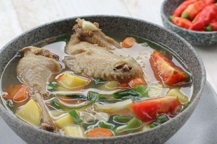Sop ayam, resep sop ayam, sop ayam, ide masak praktis, lauk berkuah sederhana, cara membuat sop ayam, Resep Sop Ayam Sehat, Gurih dari Kaldu Alami, 1. Gunakan ayam kampung, 2. Rebus dengan api kecil, 3. Masukkan sayur sesuai tingkat kekerasan, 4. Tambahkan rempah opsional
