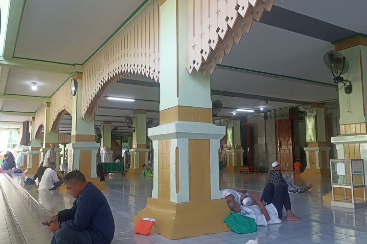 iktikaf, 10 malam terakhir Ramadhan, 5 Masjid di Semarang untuk Iktikaf pada 10 Malam Terakhir Ramadhan 2026, 1. Masjid Agung Jawa Tengah, 2. Masjid Raya Baiturrahman, 3. Masjid Agung Semarang (Kauman), 4. Masjid Kampus Universitas Diponegoro, 5. Masjid Al-Azhar Semarang