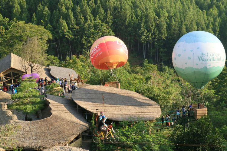 libur Lebaran, Libur Lebaran ke Bandung, 7 Tempat Favorit Turis Ini Wajib Dikunjungi, 1. Dusun Bambu, 2. The Lodge Maribaya, 3. Orchid Forest Cikole, 4. Lembang Park &amp; Zoo, 5. Floating Market Lembang, 6. Kawah Putih Ciwidey, 7. Ranca Upas