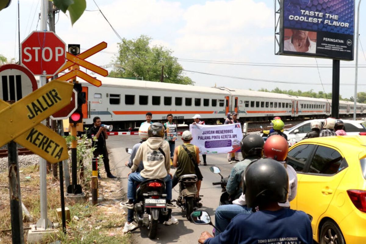 kereta api, kecelakaan, pelintasan, tanggung jawab, kecelakaan di perlintasan kereta api, Siapa yang Salah Jika Terjadi Kecelakaan di Pelintasan Kereta Api?