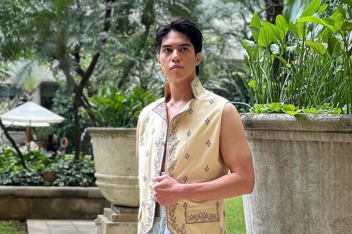 Didiet Maulana, Cerita Didiet Maulana Merancang Busana Siraman El Rumi, Sentuhan Waistcoat Regency