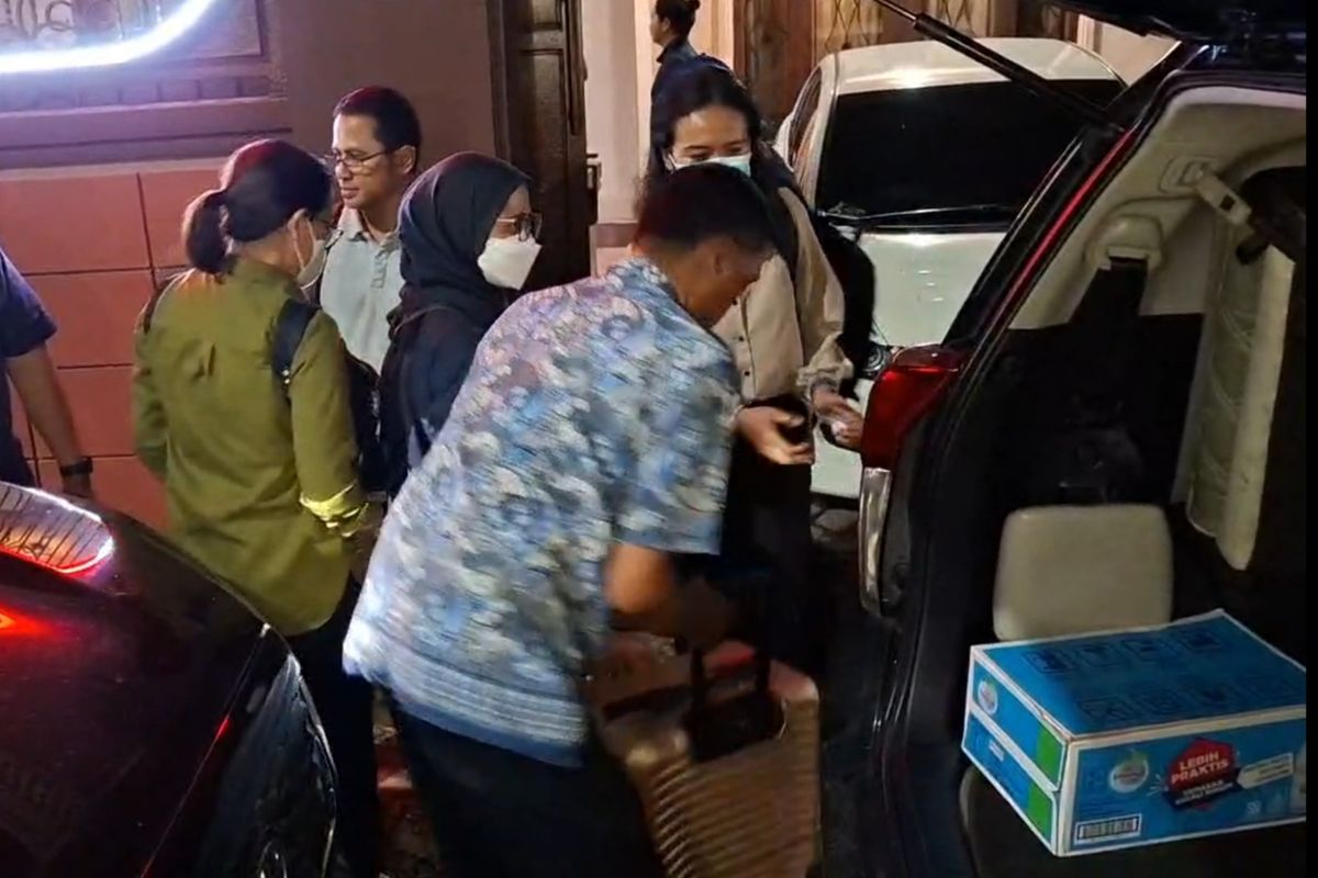 barang bukti, Jawa Timur, sekda ponorogo, KPK Sita Dokumen dan Barang Bukti dari Rumah Sekda Ponorogo dan Direktur RSUD