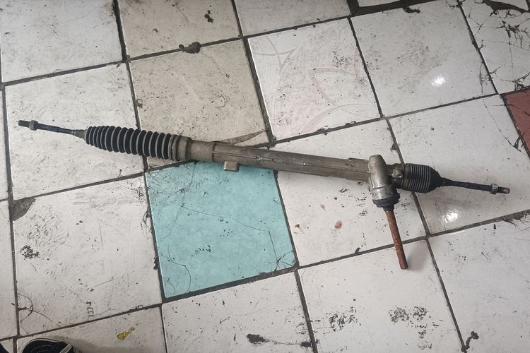 Perawatan Mobil, kebocoran oli, power steering, karet boot, Menghindari Kerusakan Power Steering yang Sering Terjadi