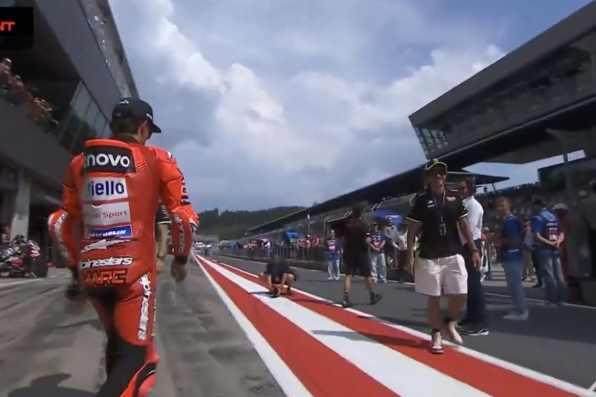 MotoGP, Valentino Rossi, Marc Marquez, motogp 2025, MotoGP Austria 2025, Momen Dingin Rossi dan Marquez Papasan di MotoGP Austria