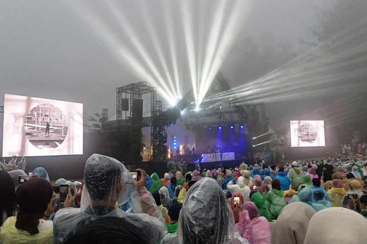 TMII, Sunset di Kebun, Jakarta, Sunset di Kebun TMII, Wisata Jakarta, sunset di kebun tmii, sunset di kebun taman mini, Sunset di Kebun Hadir Lagi di TMII, Perpaduan Musik, Budaya, dan Alam, Pertunjukan musik bernuansa intim dan dekat dengan alam, Line-up musisi ternama, Perkenalkan budaya Jakarta, Edukasi dan rekreasi ramah lingkungan, Paket cnta dan area corat-coret