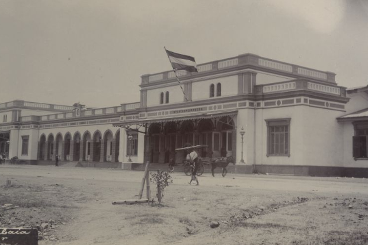 Kereta Api, Sejarah Kereta Api Indonesia, dari Jalur Pertama Kemijen hingga Era Kereta Cepat, Jalur Pertama dan Tarif Tiket Tiga Kelas, Ekspansi ke Jawa Timur dan Luar Jawa, Masa Pendudukan Jepang dan Perubahan Nama, Lahirnya PT KAI dan Era Modernisasi, Fakta Menarik Sejarah KA