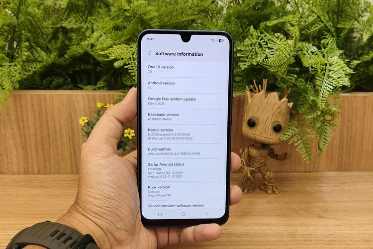 Samsung, Galaxy Z Fold 7, Samsung Galaxy A17 5G, spesifikasi Samsung Galaxy A17 5G, harga Samsung Galaxy A17 5G, Samsung A17 5G, Galaxy A17 5G, review Samsung Galaxy A17 5G, handson Samsung Galaxy A17 5G, Menggenggam Samsung Galaxy A17 5G, HP Rp 3 Jutaan dengan Tampilan Premium, Layar lega dan mulus, Lebih enak dan nyaman dipegang, Ada Gemini Live dan jaminan upgrade OS 6 tahun, Spesifikasi dan harga Samsung Galaxy A17 5G
