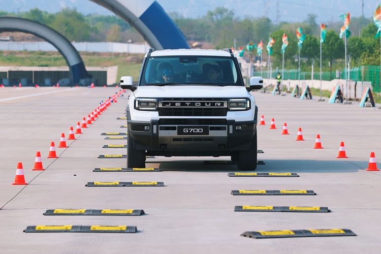 test drive, Jetour, Impresi Awal Jetour G700: Gagah di Luar, Mewah di Dalam
