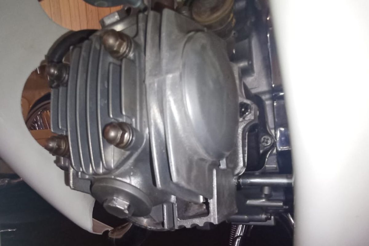 tips perawatan motor, merawat mesin motor, pemolesan mesin motor, tampilan mesin bersih, Cara Merawat Mesin Motor Agar Tetap Mengkilap dan Bersih, Modifikasi Menambah Daya Tarik Visual, Menjaga Kebersihan Blok Mesin, Pentingnya Perawatan Berkala, Kesimpulan
