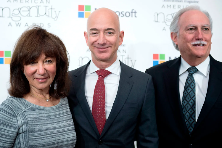 Amazon, meninggal, miliarder, kabar duka, Jeff Bezos, pendiri Amazon, jackie, Jacklyn Gise Bezos, Jacklyn, ibunda Jeff Bezos, Ibunda Meninggal Dunia, Jeff Bezos Tulis Pesan Perpisahaan Emosional