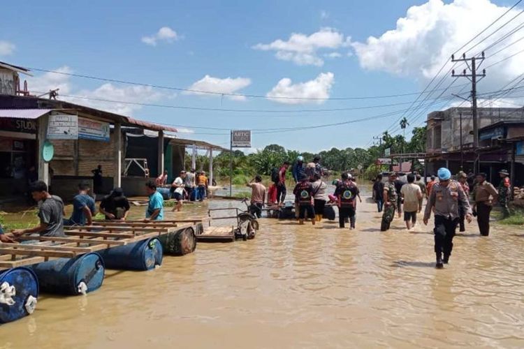Mirwan, Aceh, Aceh Selatan, Bupati Aceh Selatan, aceh selatan banjir, banjir sumatera, banjir sumatera 2025, mirwan, mirwan aceh umroh, Mirwan Aceh Selatan, bupati aceh selatan 2025, 5 Fakta Polemik Bupati Aceh Selatan Mirwan MS Umrah Saat Wilayahnya Dilanda Bencana, 1. Pergi Umrah Saat Aceh Selatan Tanggap Darurat Bencana, 2. Berangkat Tanpa Izin Gubernur, Tetap Ngeyel Umrah, 3. Mendagri Tito Karnavian Sampai Turun Tangan, 4. Diberhentikan dari Jabatan Ketua DPC Gerindra, 5. Pemeriksaan Menanti, Publik Butuh Kehadiran Pemimpin