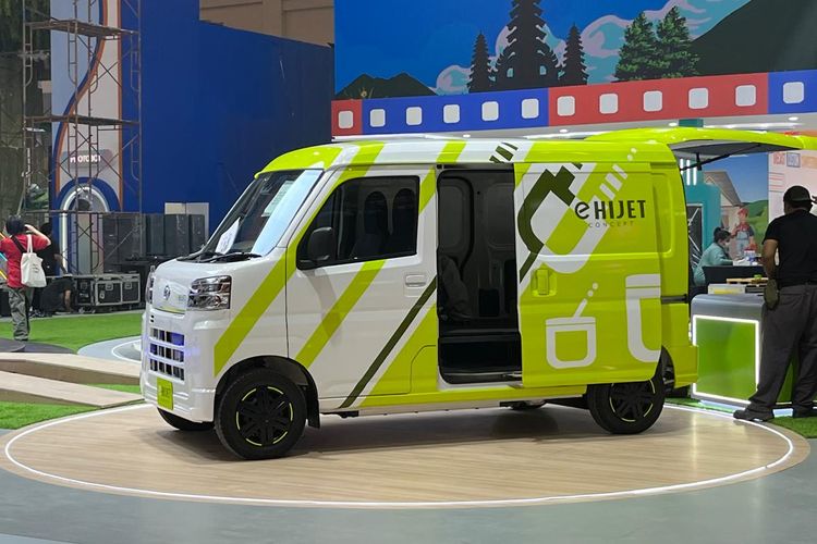 GIIAS, GIIAS 2025, Daihatsu Hijet, booth daihatsu giias, daihatsu e hijet, mobil listrik daihatsu, Intip Persiapan GIIAS 2025, Daihatsu Bawa Hijet