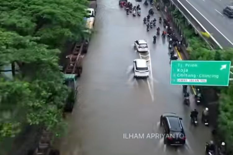 teknik berkendara, etika, kecepatan, banjir, Etika Berkendara Saat Banjir: Jangan Ciptakan Ombak untuk Pengendara Lain
