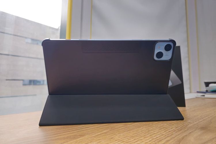 Tecno, Megapad SE, Tablet, Mencoba Tecno Megapad SE, Tablet Murah dengan Tombol AI Nyentrik