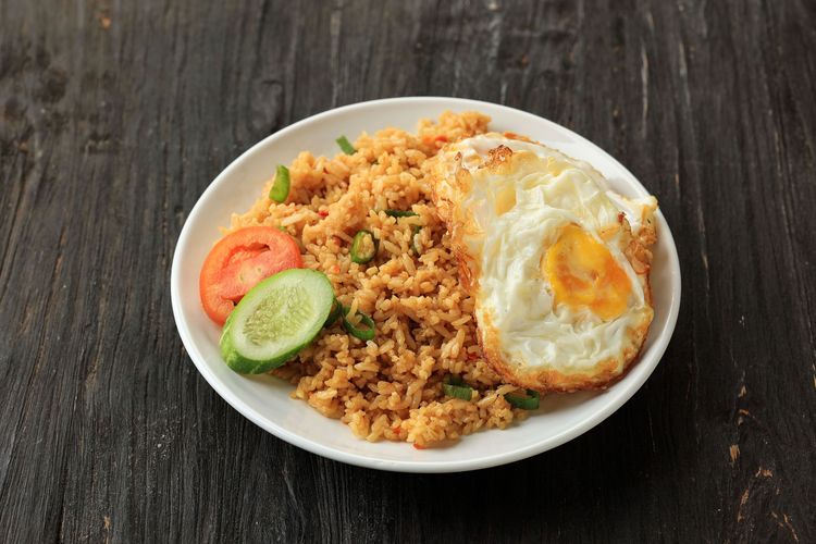 Rose BLACKPINK, resep nasi goreng sederhana, resep nasi goreng sederhana untuk pemula, resep nasi goreng sederhana enak, kuliner artis K-Pop, Rose BLACKPINK Nikmati Nasi Goreng di Backstage, Intip Resepnya