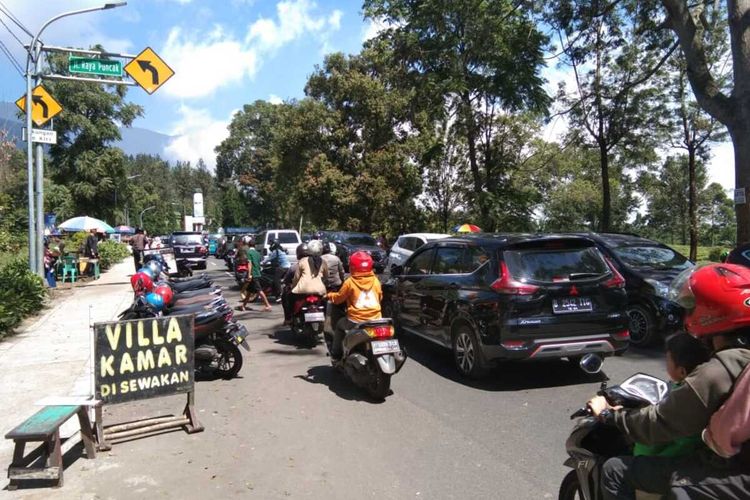Kemacetan, Kerap Macet Horor, Kenapa Orang Tidak Kapok Wisata ke Puncak?