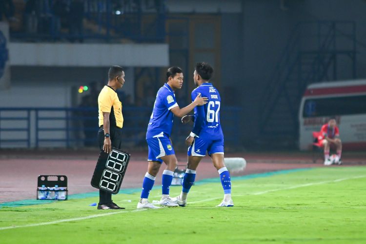 Persib Bandung, Saddil Ramdani, Luciano Guaycochea, Super League 2025-2026, Bojan Hodak, Persib Bandung vs Persis, Persib Vs Persis, Penjelasan Hodak soal Amukan Saddil Usai Diganti