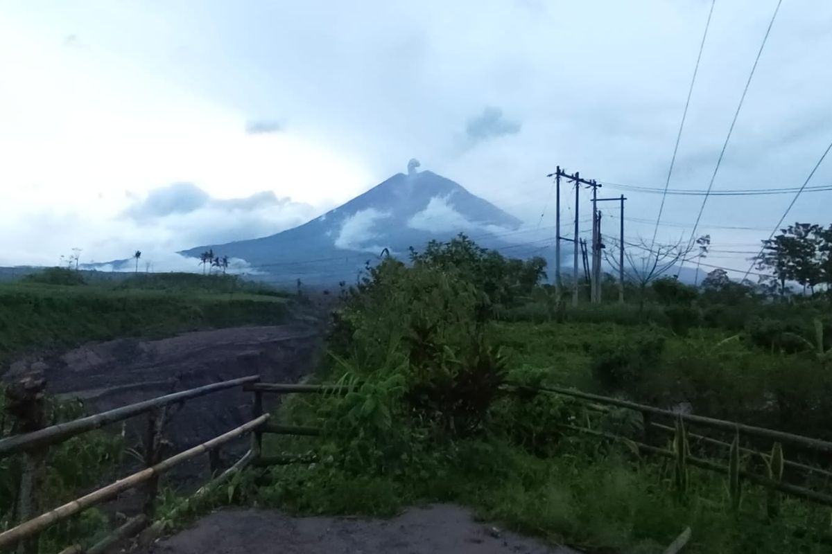 gempa letusan, erupsi, Gunung Semeru, Gunung Semeru Erupsi 23 Kali dalam Enam Jam