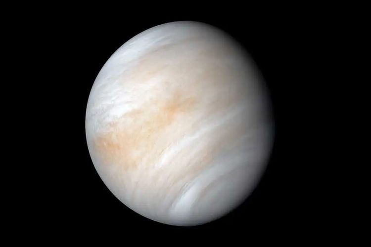 bulan biru, fenomena langit, Flower Moon, Blue Moon, 7 Fenomena Langit Mei 2026 yang Sayang Dilewatkan, Ada Supermoon, 1. Bulan purnama "Flower Moon" (1 Mei), 2. Komet PANSTARRS di belahan bumi selatan (5 Mei), 3. Hujan meteor Eta Aquariids (6 Mei), 4. Musim pengamatan Bima Sakti dimulai (pertengahan Mei), 5. Supermoon Baru dan Langit Gelap (16 Mei), 6. Bulan sabit dan Venus berdampingan (18 Mei), 7. Bulan Biru dan Bulan Mikro (31 Mei)