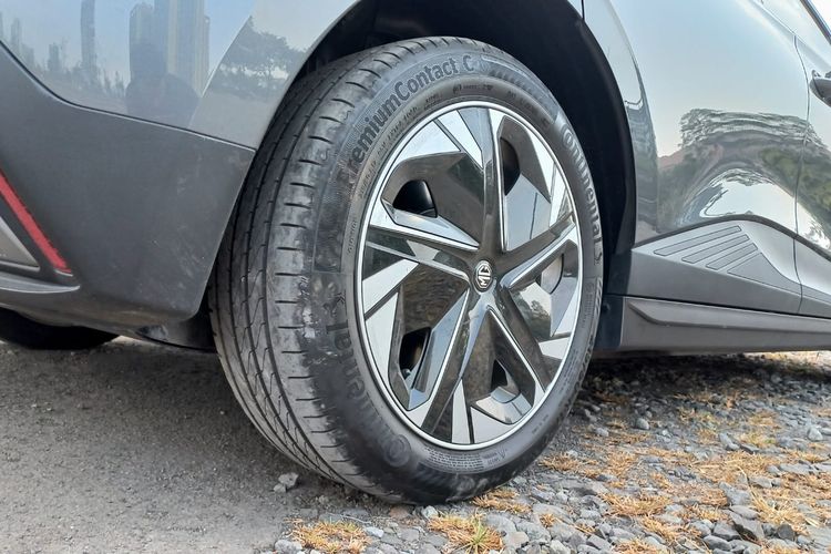 Ban mobil, Ban cadangan, Pecah Ban, mobil listrik, ban serep, jasa derek, Kenapa Mobil Listrik Tidak Dibekali Dengan Ban Serep?