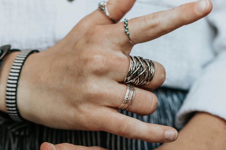 percaya diri adalah, frank n co, layering perhiasan, stacking perhiasan, menumpuk perhiasan, tips layering perhiasan, cara layering perhiasan, Tips Layering Perhiasan Menurut Ahli, Harus Percaya Diri