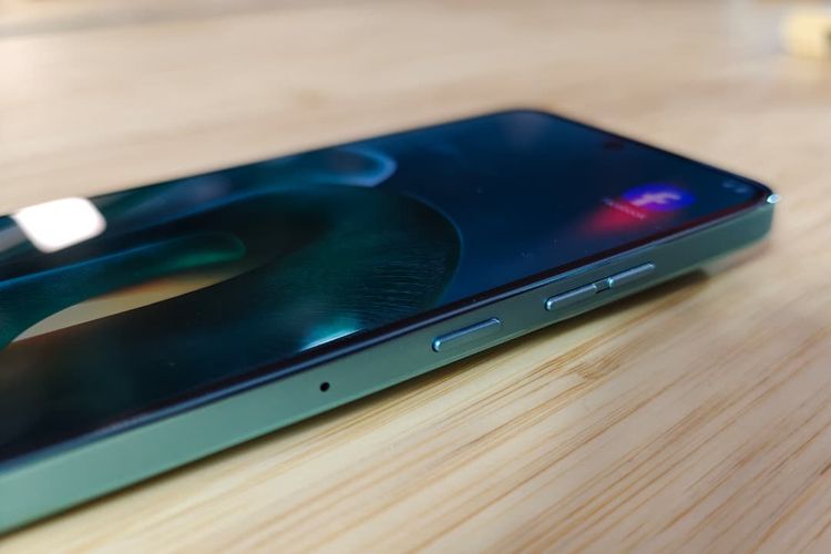 Smartphone, Lenovo, Motorola, Motorola Edge 60 Neo, Moto Edge 60 Neo, spesifikasi Motorola Edge 60 Neo, spesifikasi Moto Edge 60 Neo, Hands-on Motorola Edge 60 Neo di Jerman, HP Compact yang Pas di Tangan, HP compact, nyaman digenggam, Desain punggung yang familier, Frame yang serasi, Spesifikasi Moto Edge 60 Neo