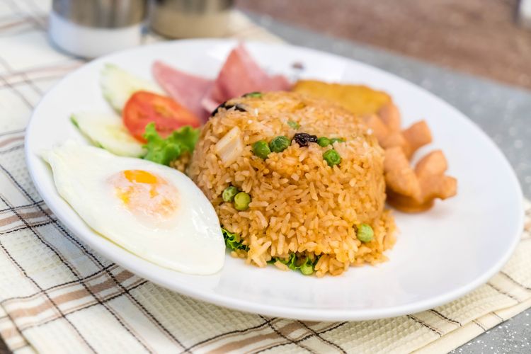 makanan Indonesia, Makanan Indonesia, taste atlas, taste atlas 2025, makanan indonesia paling populer, makanan indonesia yang populer, 10 Hidangan Indonesia Paling Populer Versi TasteAtlas, dari Sate hingga Nasi Goreng, 1. Sate – Bintang 4,4, 2. Sambal – Bintang 4,3, 3. Laksa - Bintang 4,3, 4. Rendang – Bintang 4,5, 5. Soto – Bintang 4,3, 6. Ketupat – Bintang 3,9, 7. Bakso – Bintang 4,2, 8. Ayam Goreng – Bintang 4,4, 9. Nasi Goreng – Bintang 4,3, 10. Gulai – Bintang 4,5