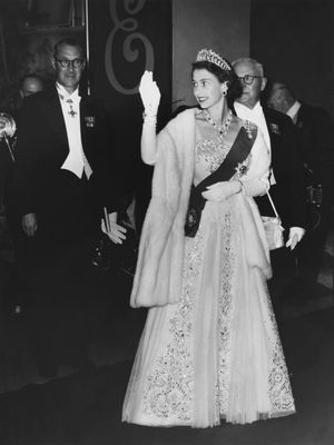Putri Wales, Mengapa Kate Middleton Sering Memakai Tiara yang Sama di Berbagai Jamuan Formal?