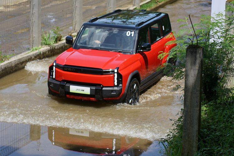 Chery, genangan air, mobil listrik, baterai mobil listrik, Jangan Sembarangan Terobos Banjir, Ini Panduannya