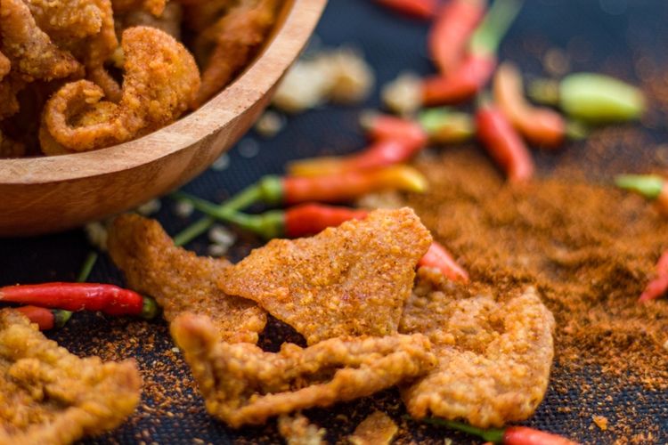 resep keripik kulit ayam, resep keripik kulit ayam renyah dan tahan lama, resep keripik kulit ayam tanpa tepung, cara membuat keripik kulit ayam, keripik ayam renyah, camilan tanpa minyak, Resep Keripik Kulit Ayam Tanpa Tepung, Lebih Sehat Lebih Garing, Kenapa Keripik Kulit Ayam Banyak Digemari?, Resep Keripik Kulit Ayam Tanpa Tepung, Cara Membuat Keripik Kulit Ayam Tanpa Tepung, Tips Tambahan agar Hasil Lebih Maksimal, Ide Variasi Rasa, Bonus Tips: Manfaatkan Lemak Ayamnya